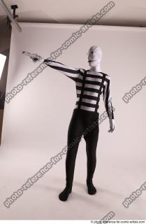 10 2019 01 JIRKA MORPHSUIT WITH GUN